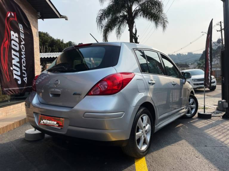 NISSAN - TIIDA - 2012/2013 - Cinza - R$ 39.900,00