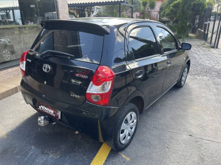 TOYOTA - ETIOS - 2013/2013 - Preta - R$ 42.900,00