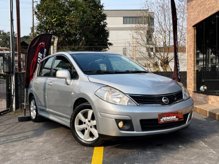 NISSAN - TIIDA - 2012/2013 - Cinza - R$ 39.900,00