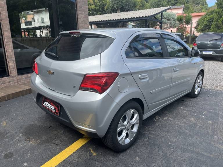 CHEVROLET - ONIX - 2019/2019 - Prata - R$ 58.900,00