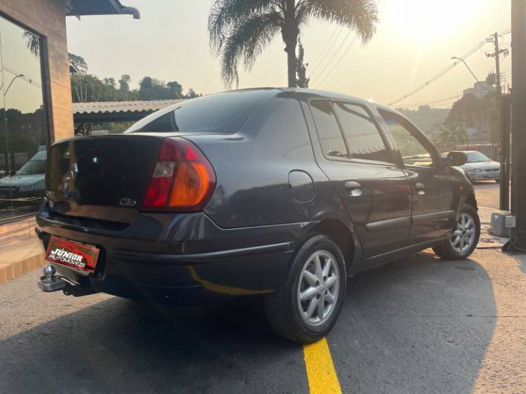 RENAULT - CLIO - 2001/2001 - Cinza - R$ 15.900,00