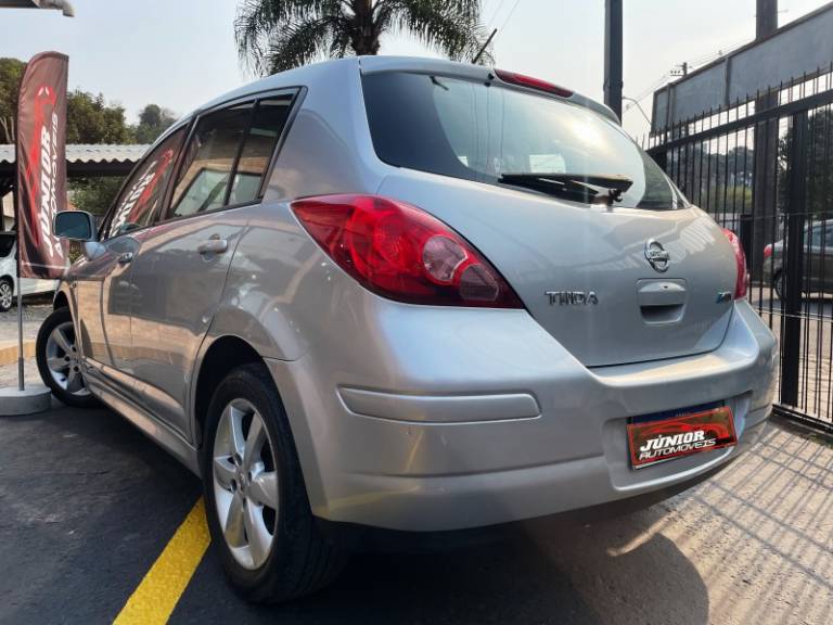 NISSAN - TIIDA - 2012/2013 - Cinza - R$ 39.900,00