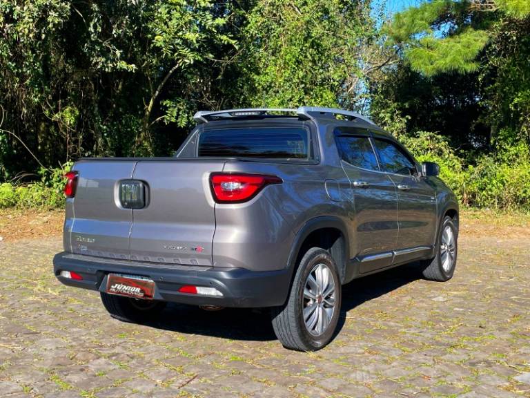 FIAT - TORO - 2018/2019 - Cinza - R$ 119.000,00