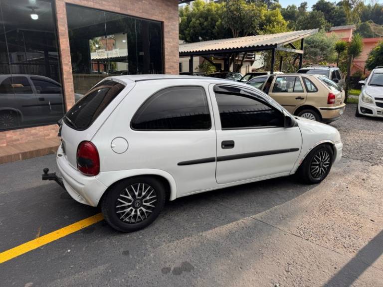 CHEVROLET - CORSA - 2000/2000 - Branca - R$ 14.800,00